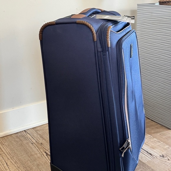 Travelpro Crew Classic Carry-On Expandable bag travel bag - Picture 6 of 10